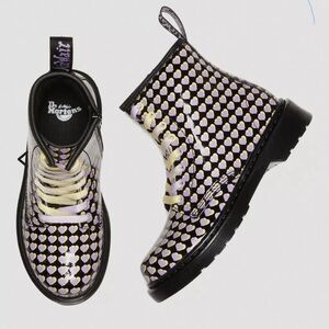 Dr. Marten 1460 Patent Heart Printed Lace Up Boots Juniors Sz 5